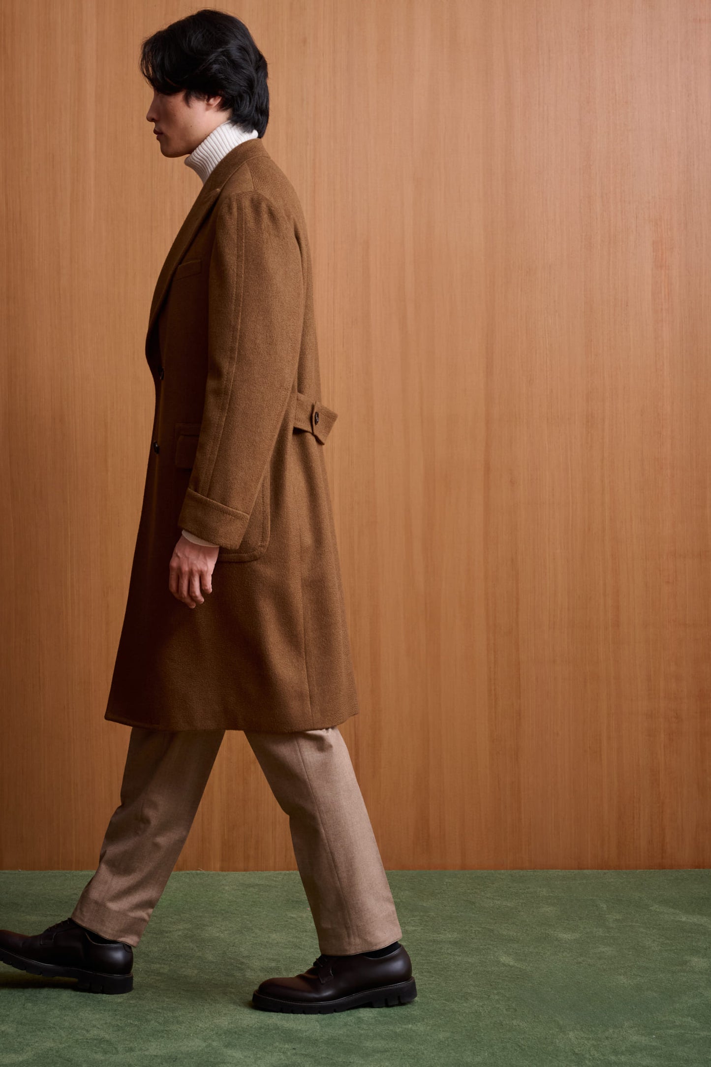 Mittelbrauner Kaschmir-Guilford-Mantel Zeus