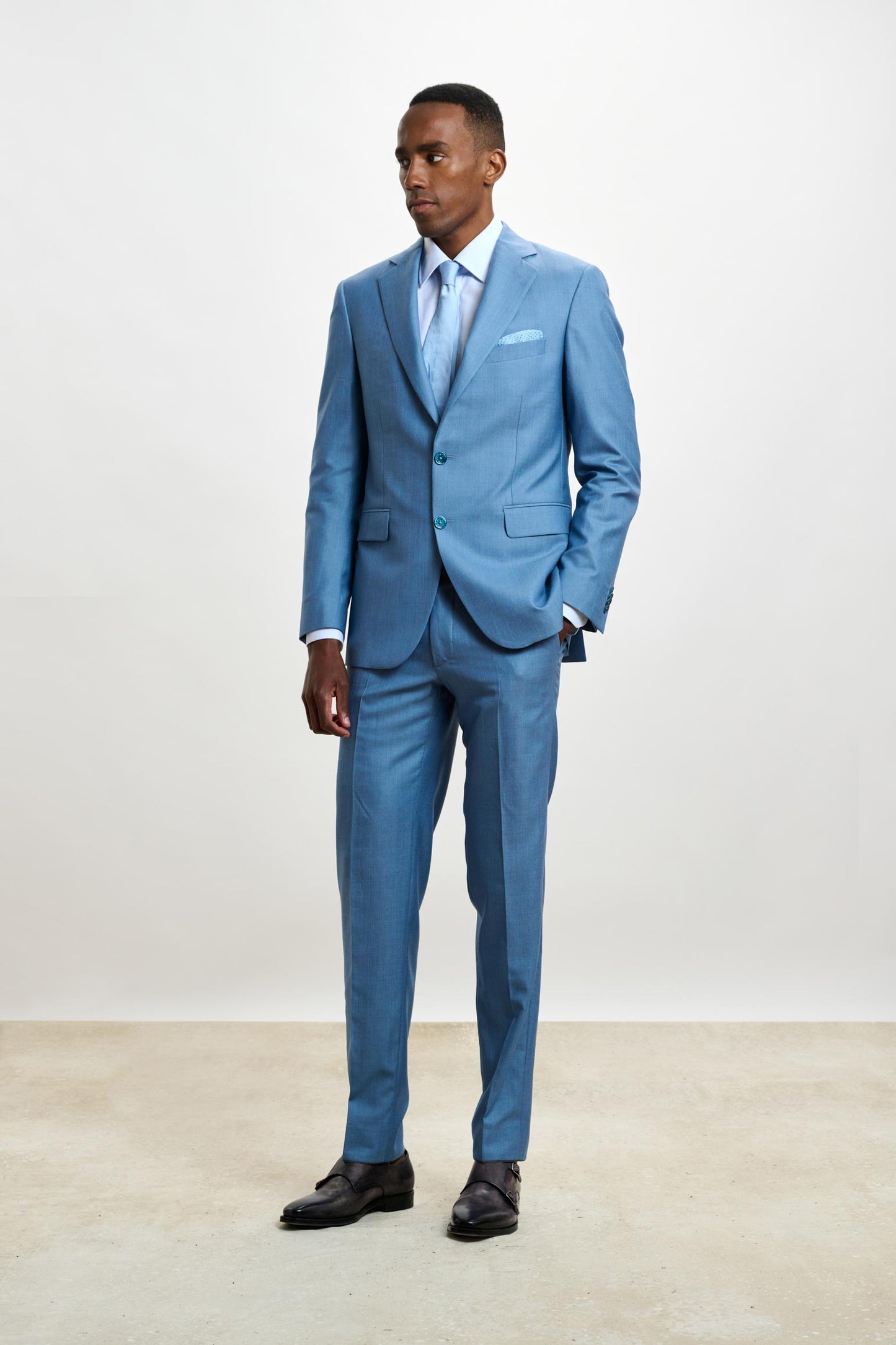 Soho-Anzug, schlankes, schlichtes Hellblau