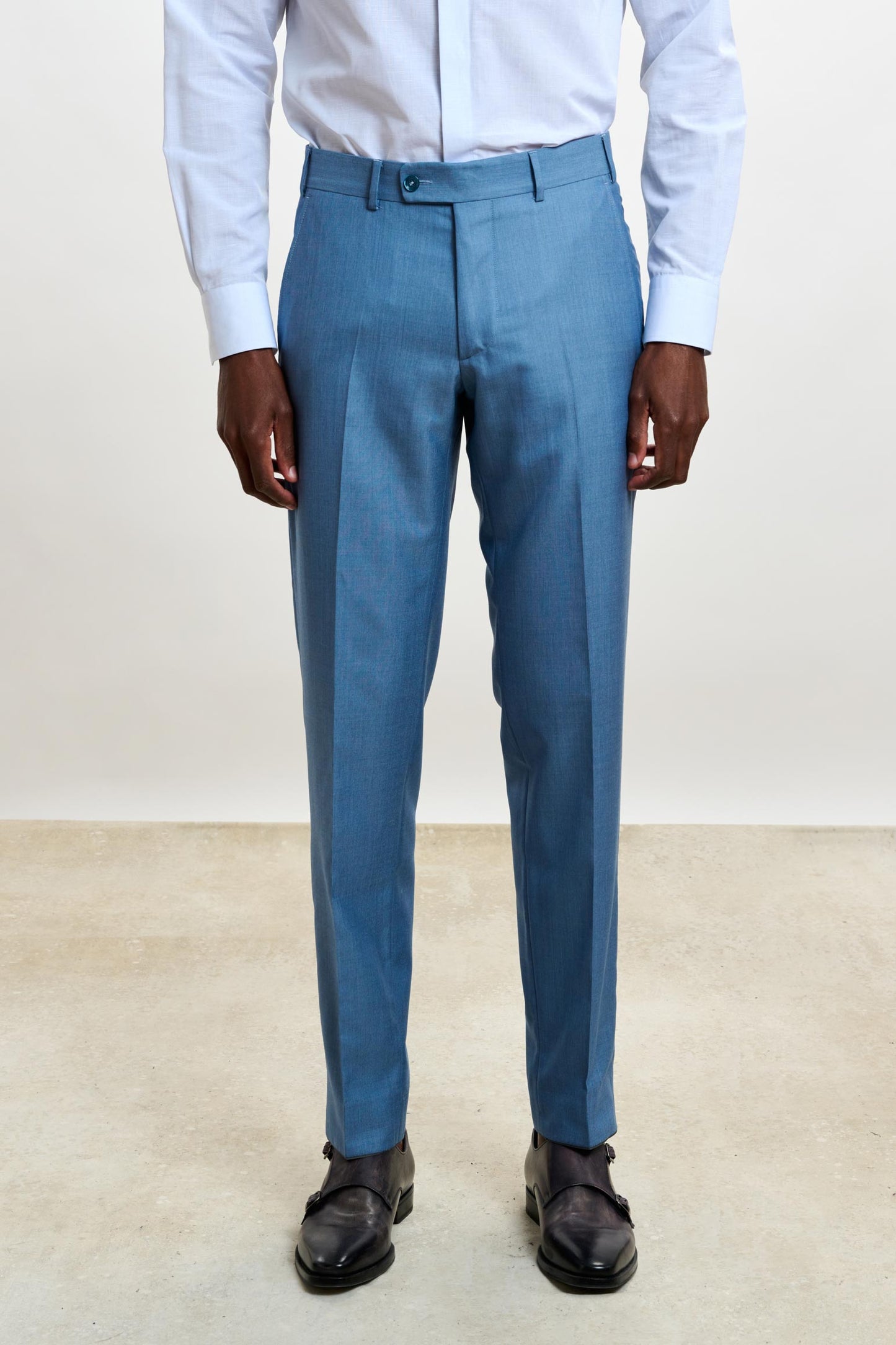 Soho-Anzug, schlankes, schlichtes Hellblau