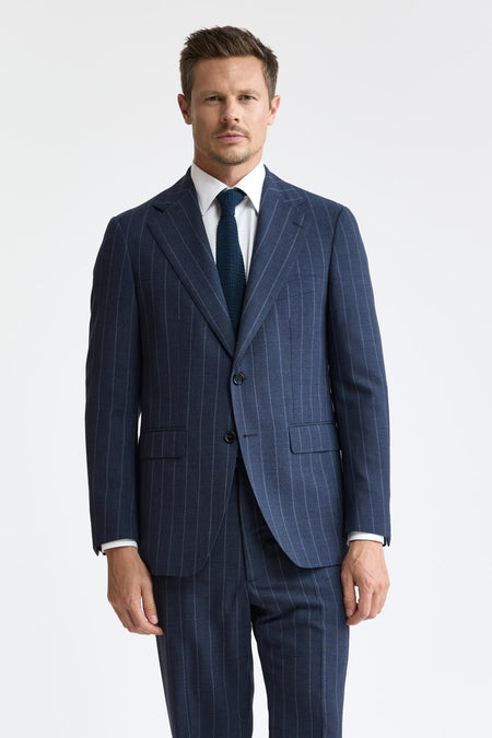 Traje Azul Oscuro Con Rayas De Tiza 100 % Lana Modelo Soho Freestyle