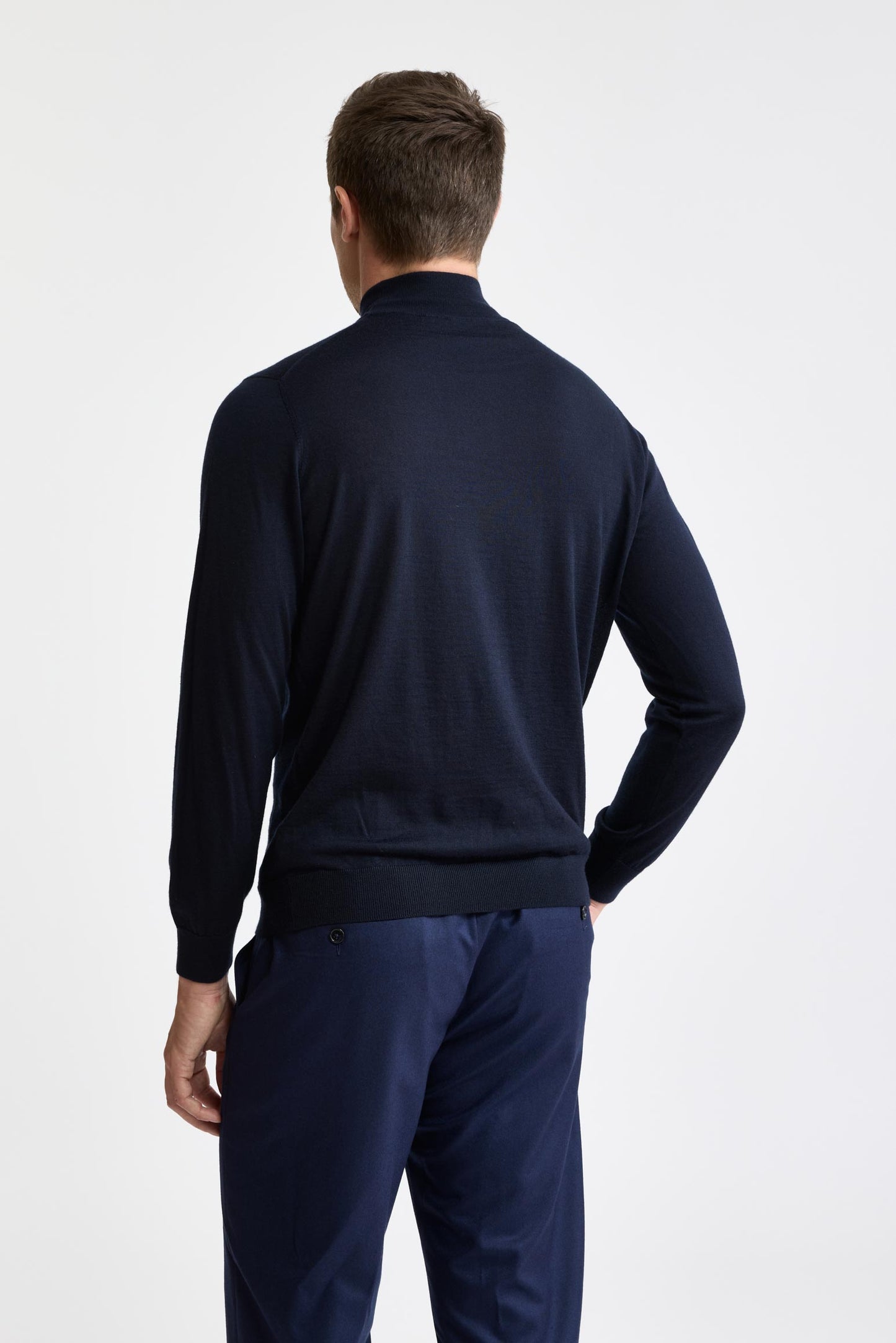 Marineblauer Ramsey-Pullover mit hohem Rundhalsausschnitt aus Kaschmir und Seide