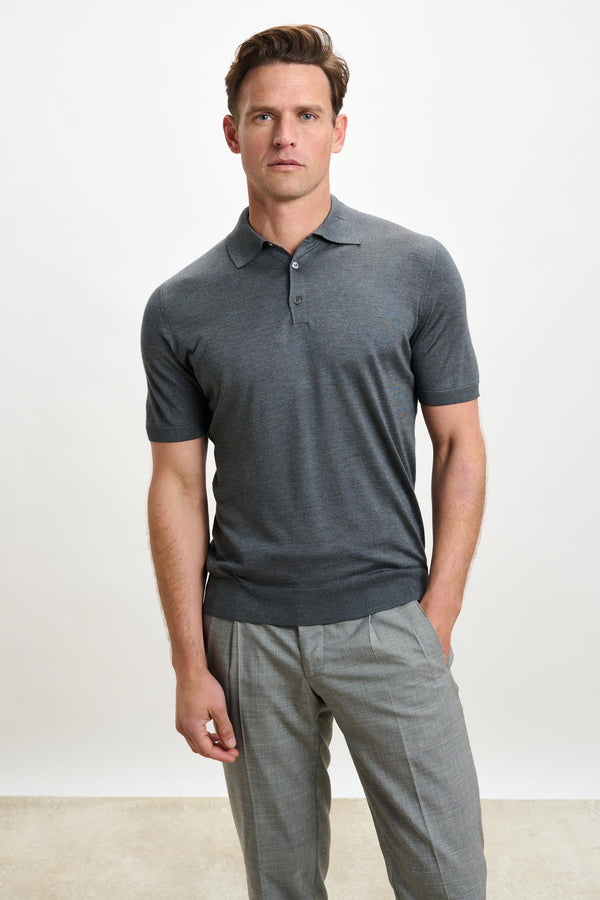 Grijs Zijden Gebreid Kendal Poloshirt Met Korte Mouwen En 3 Knopen