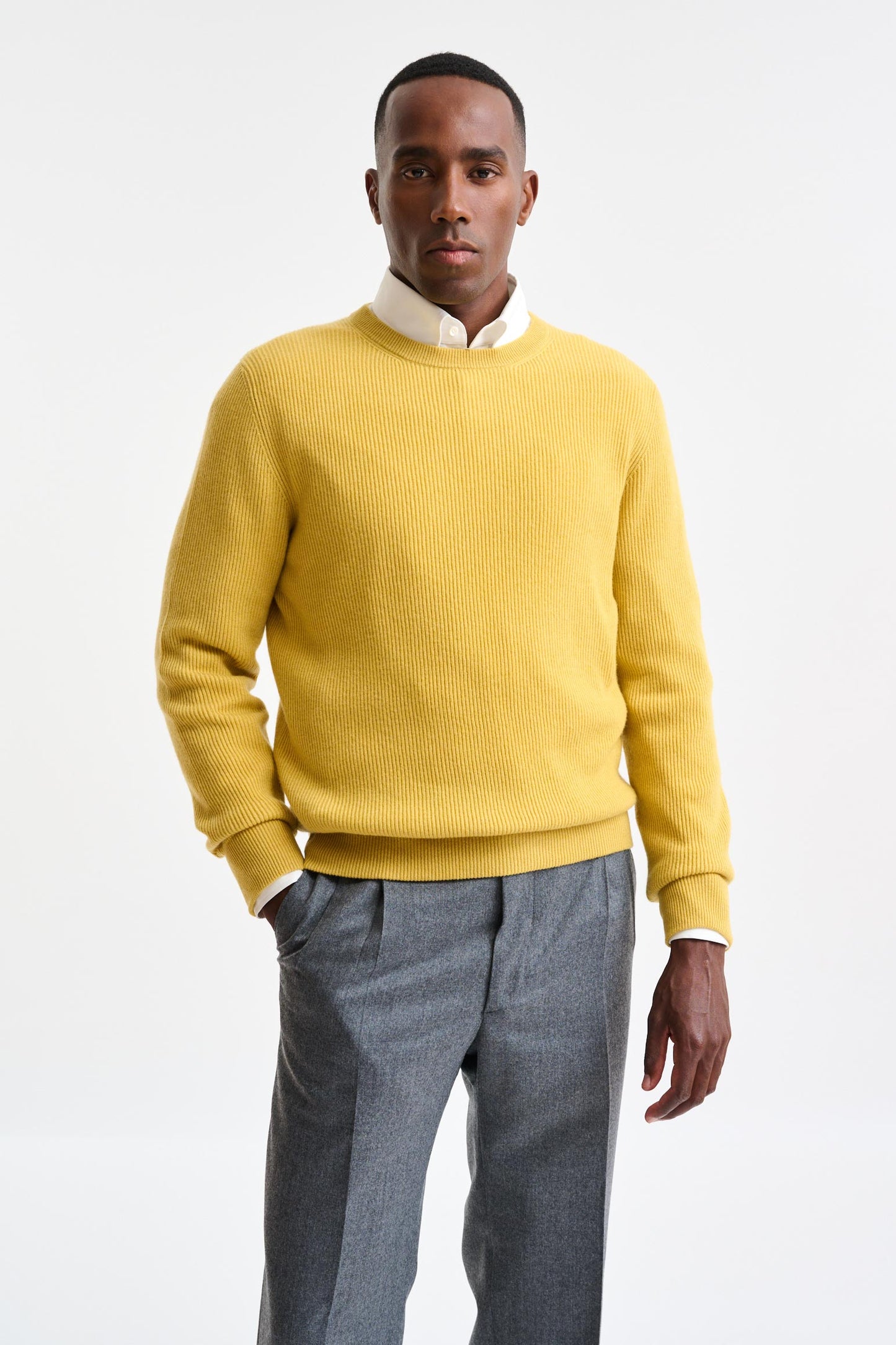 Gelber Kaschmir-Pullover mit Rundhalsausschnitt