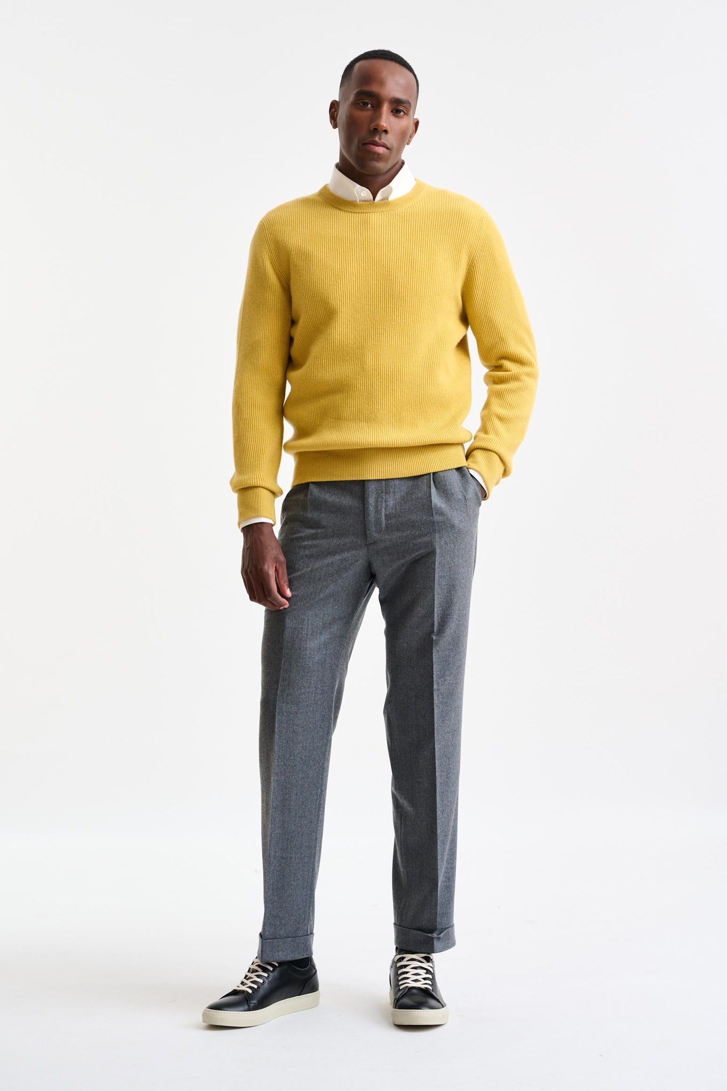 Gelber Kaschmir-Pullover mit Rundhalsausschnitt