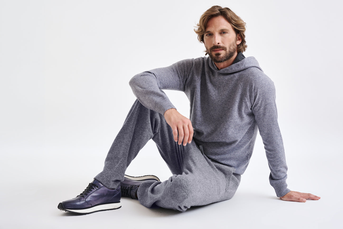 Mittelgrau melierter Bakewell-Hoodie aus 100% Kaschmir