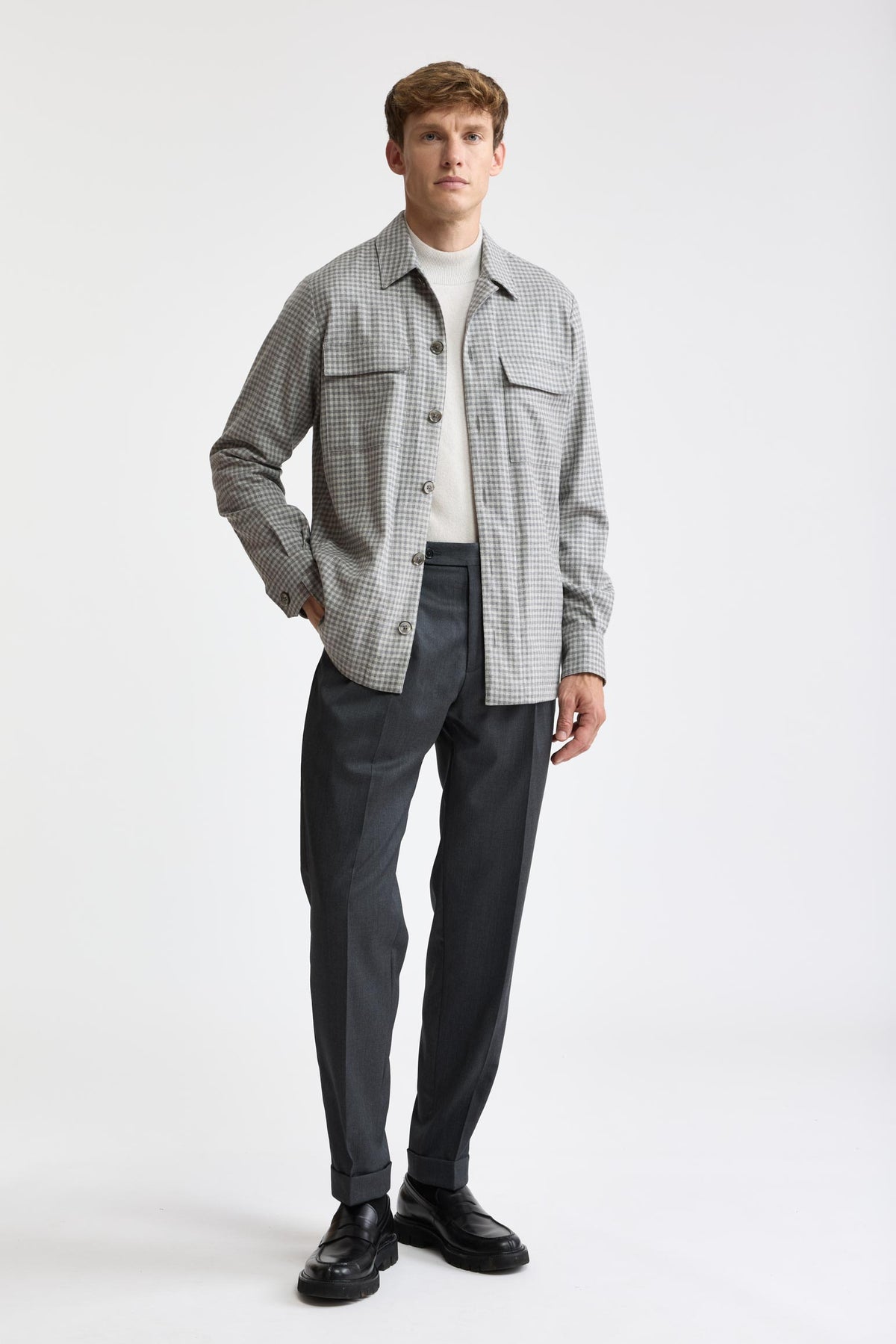 Sobrecamisa «Plymouth» de lana y cachemira con estampado de cuadros claros en gris, de Mistral