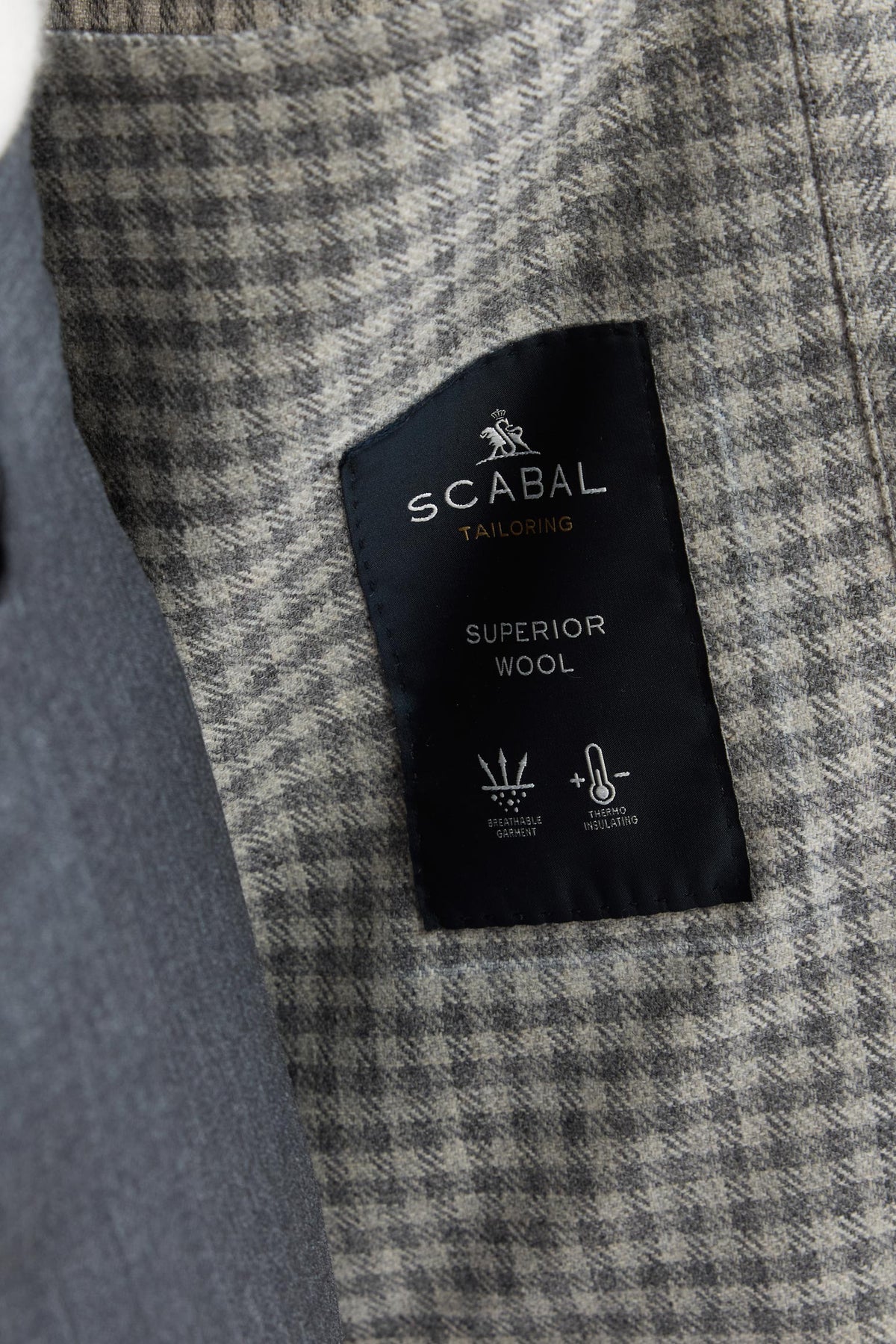 Sobrecamisa «Plymouth» de lana y cachemira con estampado de cuadros claros en gris, de Mistral