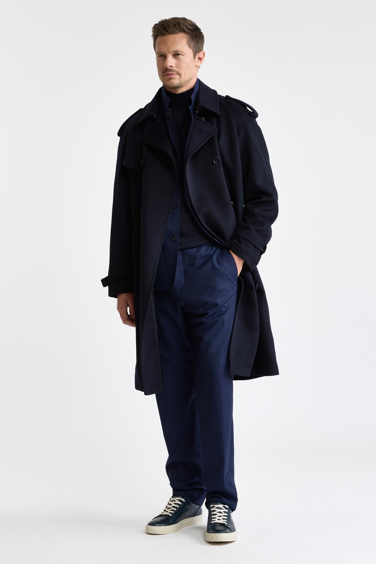Dunkelblauer Trenchcoat aus 100 % Wolle „Marlow Zeus“