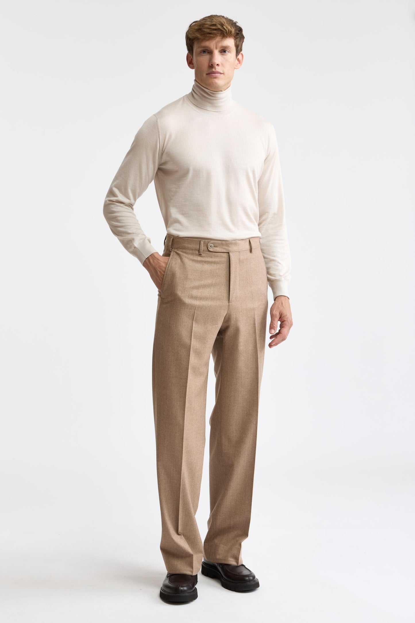 Pantalones «Signature» de color marrón claro, 100 % lana Super 100, de franela y saxony