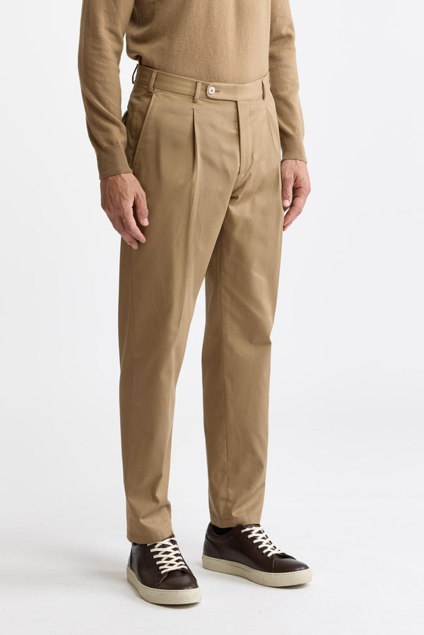 Pantalones «Signature» de algodón y cachemira en color marrón arena, con detalles de cachemira y algodón