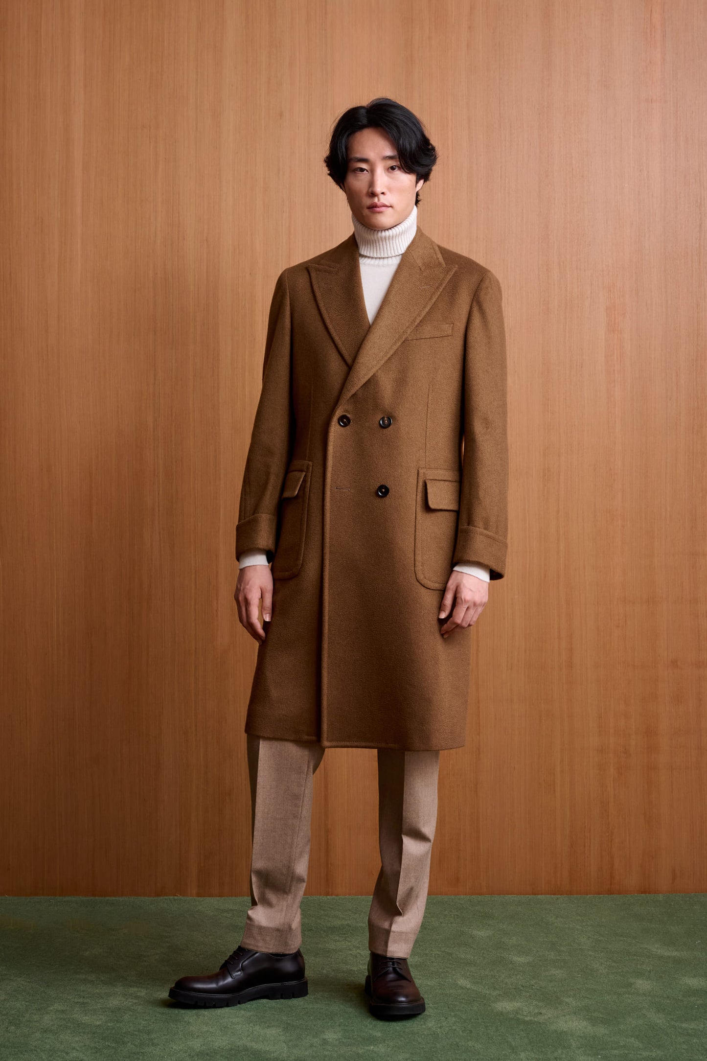 Mittelbrauner Kaschmir-Guilford-Mantel Zeus