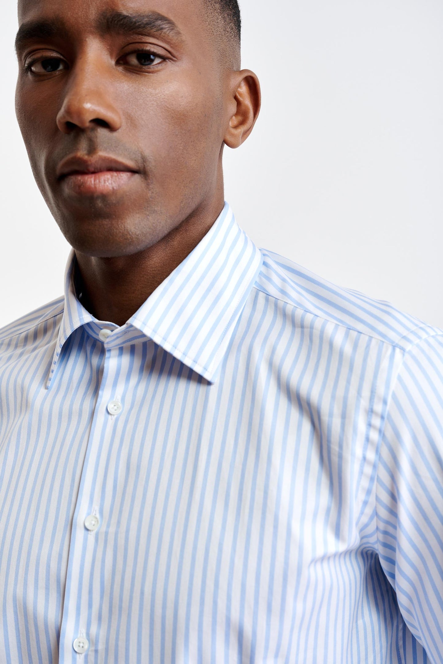 Camisa Formal De Sarga De Algodón Con Rayas Azul Claro Y Blanco