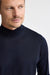 Marineblauer Ramsey-Pullover mit hohem Rundhalsausschnitt aus Kaschmir und Seide