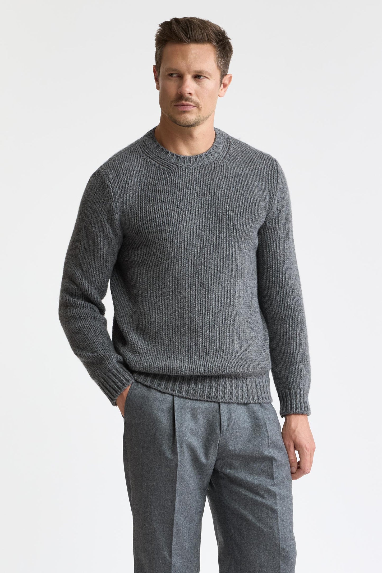 Grau melierter Pullover aus Wolle und Kaschmir mit Rundhalsausschnitt „Totnes“