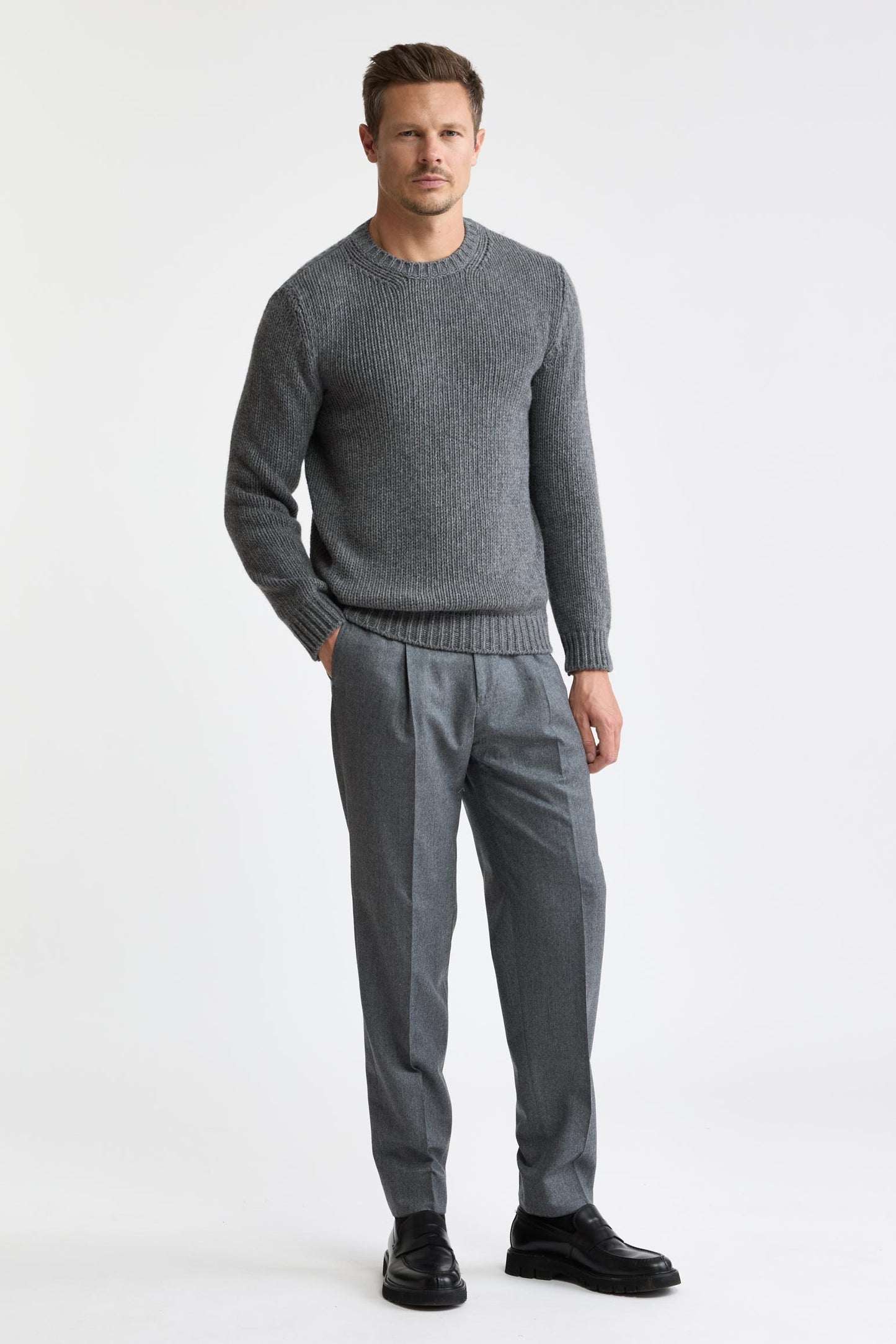 Grau melierter Pullover aus Wolle und Kaschmir mit Rundhalsausschnitt „Totnes“