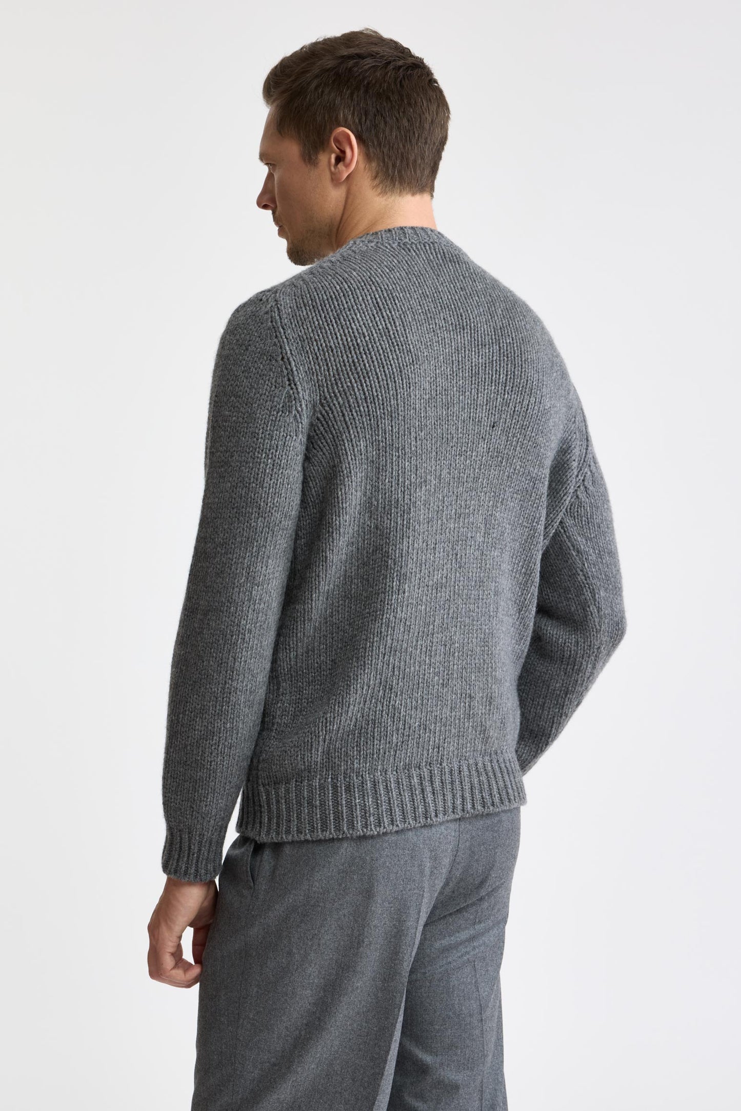 Grau melierter Pullover aus Wolle und Kaschmir mit Rundhalsausschnitt „Totnes“