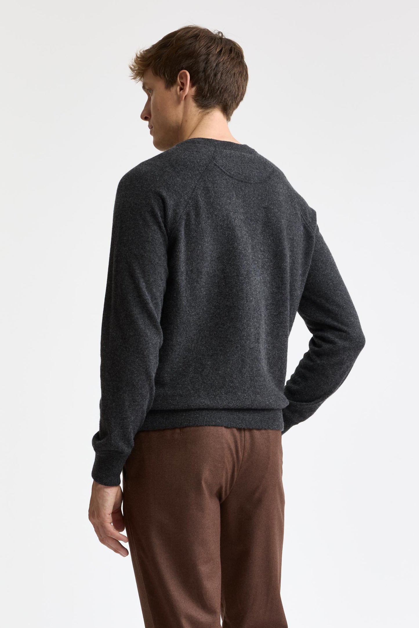 Pull à col rond Whitby en laine et cachemire mélangé anthracite